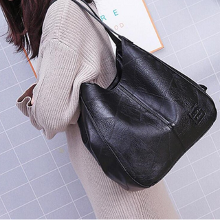 Naoko - Leather shoulder bag - Spacious interior