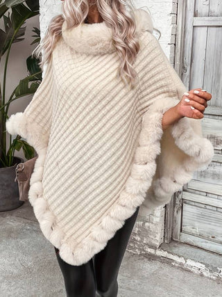 Zarina - Winter poncho - With faux fur detail