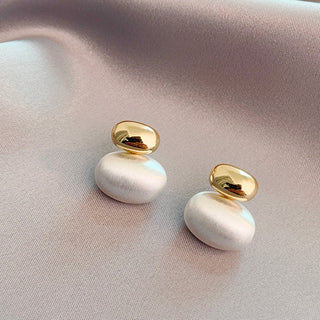 Micara - Glimmering Pearls - Earrings